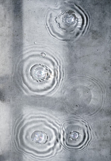 SE-LF Fragrance-Free collection: Crystal clear water on polished concrete, symbolising purity and our unscented spa range.