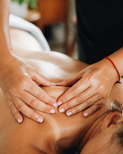 SE-LF Professional Massage Treatments | Woman receives a shoulder massage using premium oils